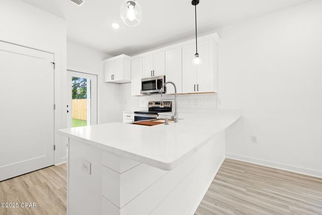 910 E 9th Court, Panama City, FL 32401