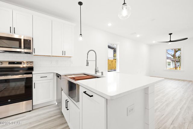 910 E 9th Court, Panama City, FL 32401