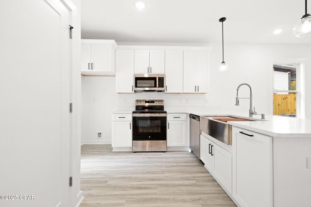 910 E 9th Court, Panama City, FL 32401