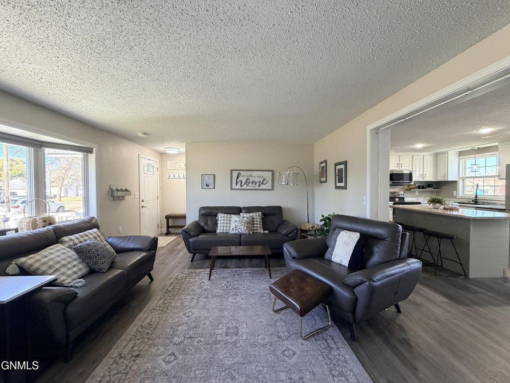 304 7th Avenue NW, Hazen, ND 58545 photo 4