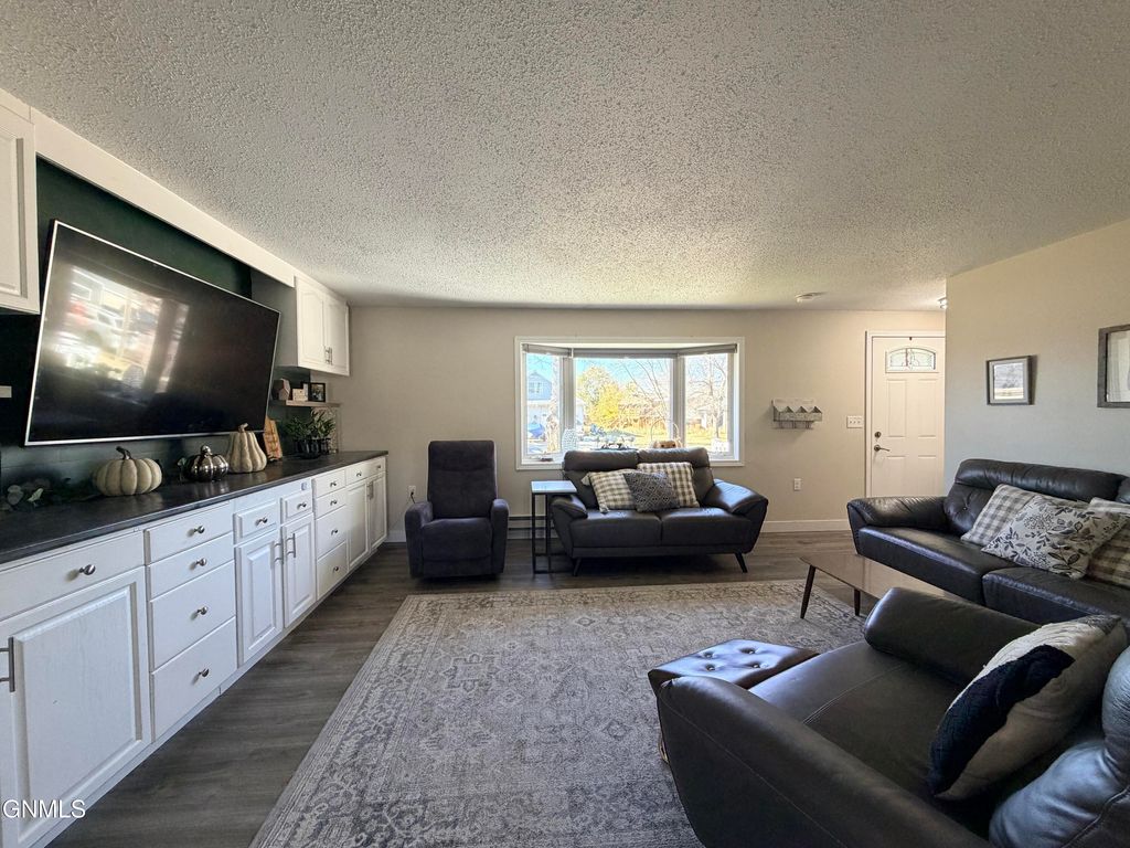 304 7th Avenue NW, Hazen, ND 58545 photo 5