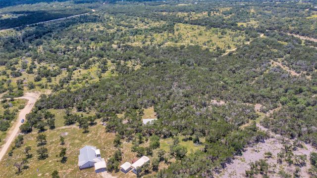 400 Wolf TRL, Wimberley, TX 78676