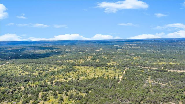400 Wolf TRL, Wimberley, TX 78676