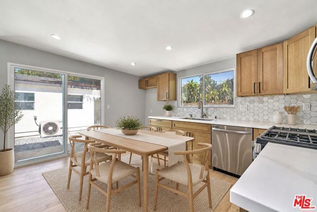 708 N El Molino Avenue, Pasadena, CA 91104