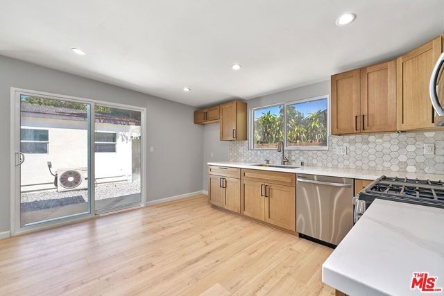 708 N El Molino Avenue, Pasadena, CA 91104