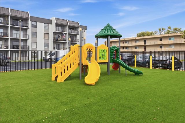 10431 N Kendall Dr D204, Miami, FL 33176