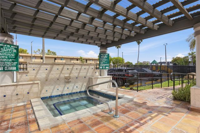 10431 N Kendall Dr D204, Miami, FL 33176