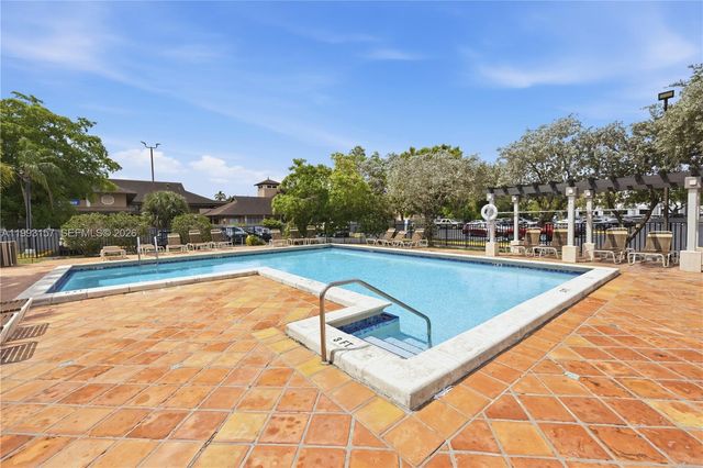 10431 N Kendall Dr D204, Miami, FL 33176