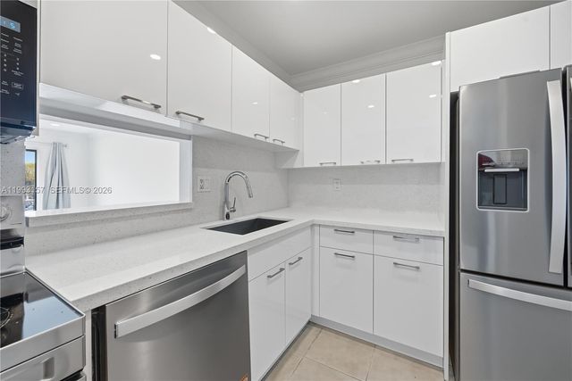 10431 N Kendall Dr D204, Miami, FL 33176