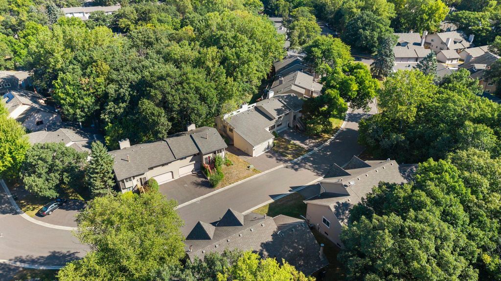 1583 S Bavarian Pass, Fridley, MN 55432 — photo 2