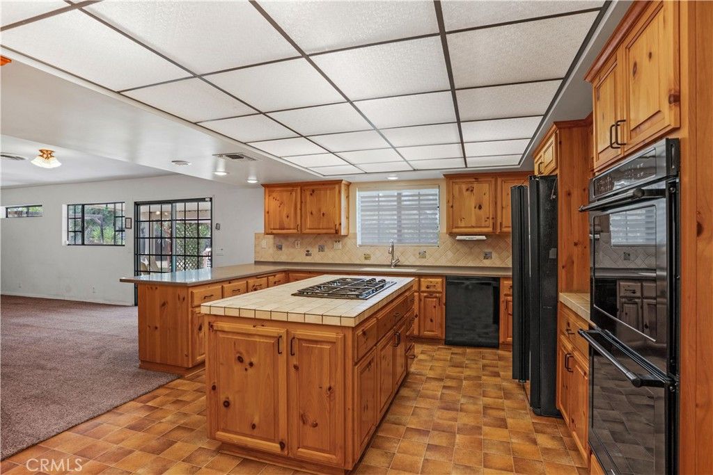 Image 10 of property listing at 591 S Juanita, Hemet, CA 92543