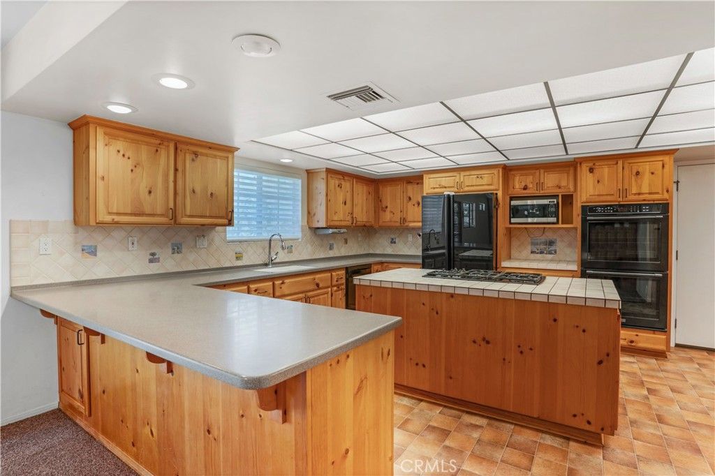 Image 11 of property listing at 591 S Juanita, Hemet, CA 92543