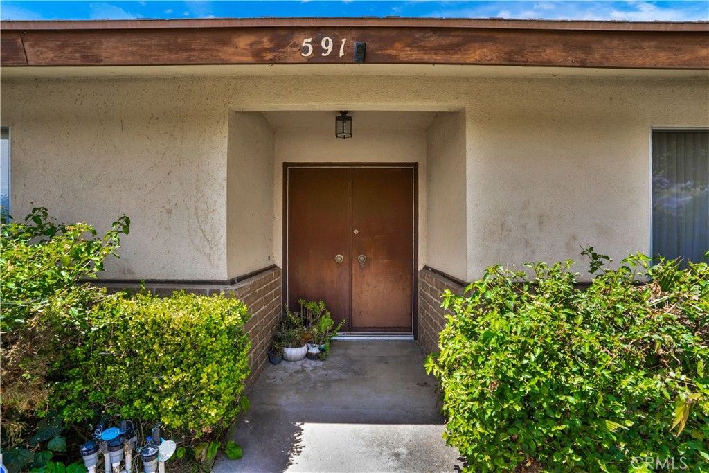 Image 8 of property listing at 591 S Juanita, Hemet, CA 92543