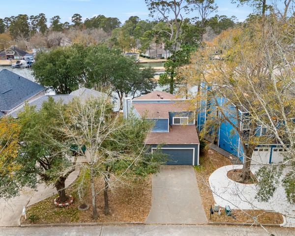 3203 Poe Drive, Montgomery, TX 77356