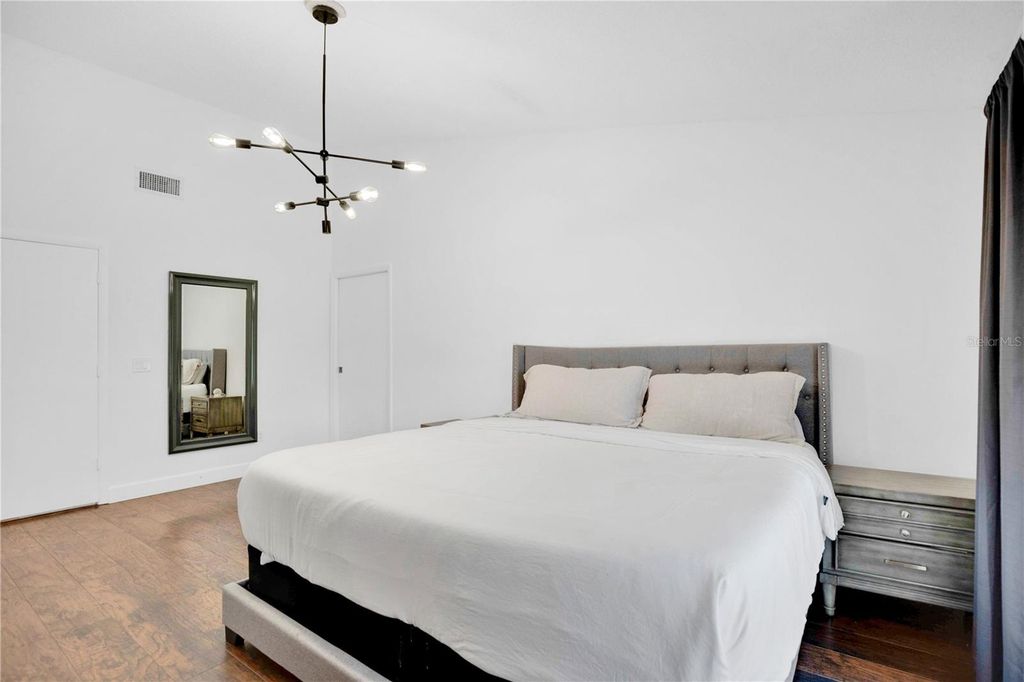 Image 17 of property listing at 7207 GREENVILLE COURT, Orlando, FL 32819