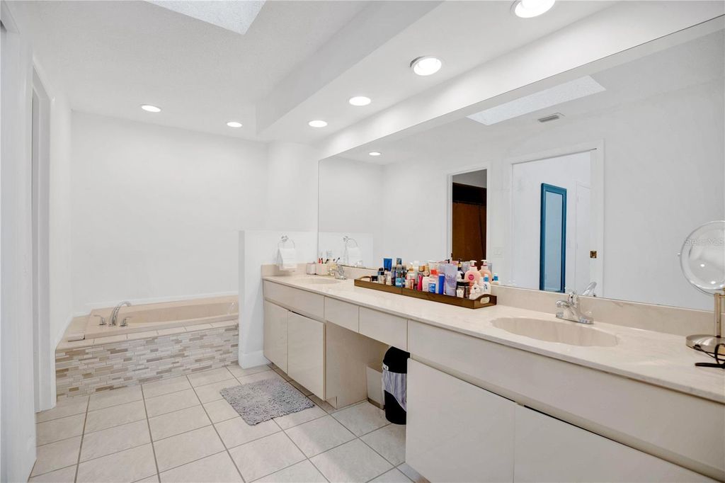 Image 19 of property listing at 7207 GREENVILLE COURT, Orlando, FL 32819