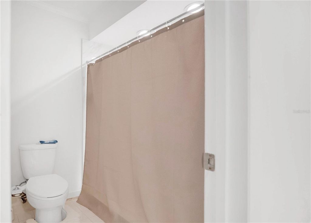 Image 20 of property listing at 7207 GREENVILLE COURT, Orlando, FL 32819