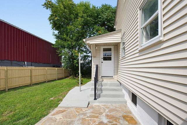 1 Railroad Ct, Millbury, MA 01527