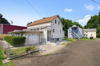 1 Railroad Ct, Millbury, MA 01527