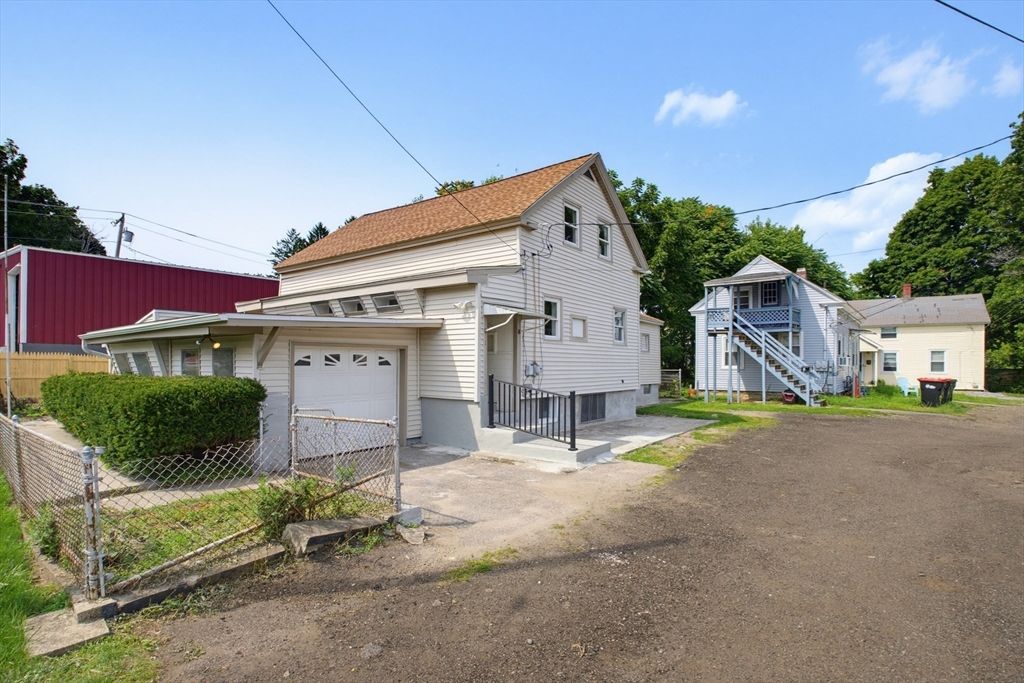 1 Railroad Ct, Millbury, MA 01527
