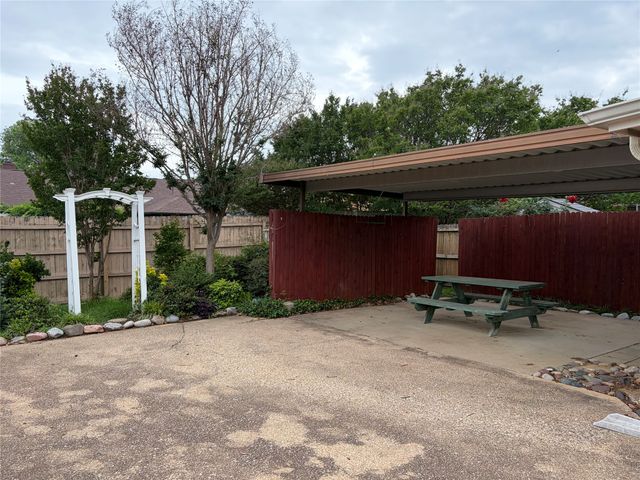 2428 Chestnut Way, Bedford, TX 76022