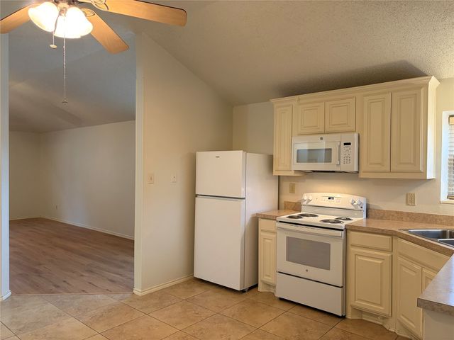 2428 Chestnut Way, Bedford, TX 76022