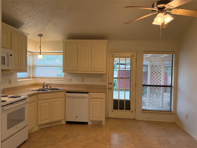 2428 Chestnut Way, Bedford, TX 76022