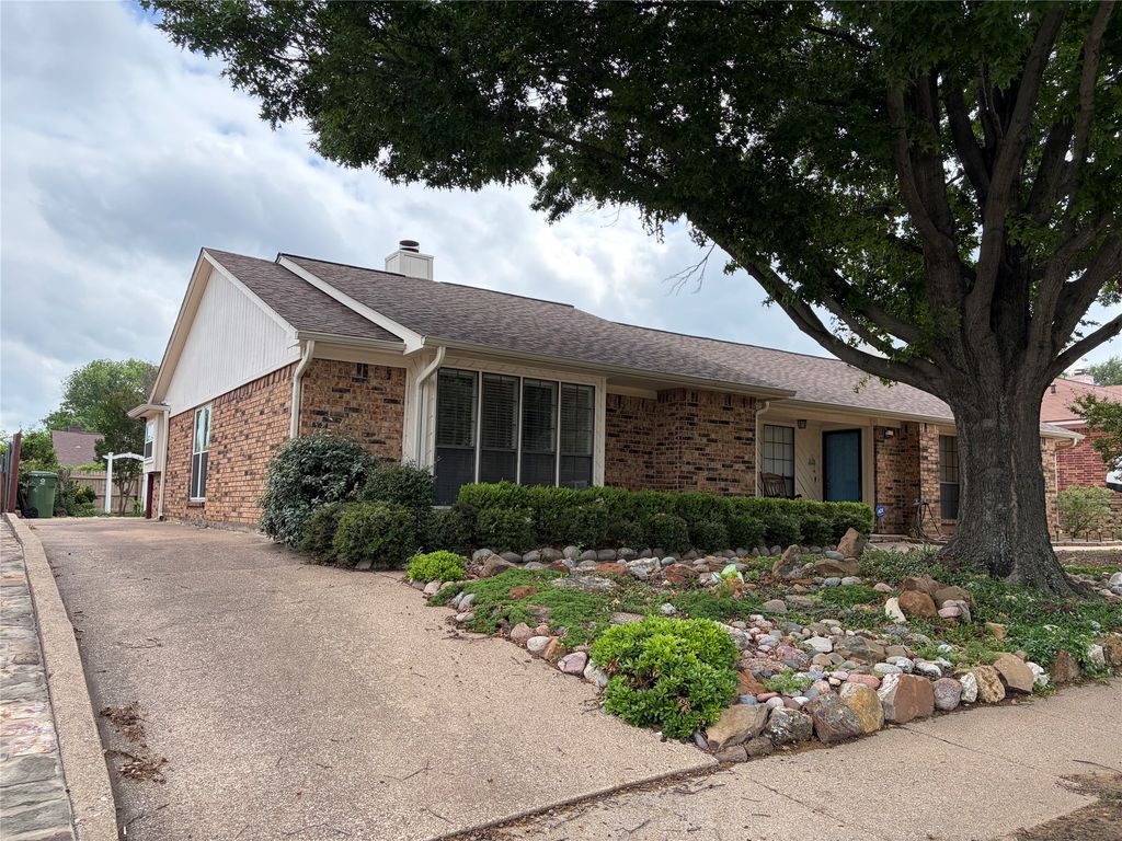 2428 Chestnut Way, Bedford, TX 76022