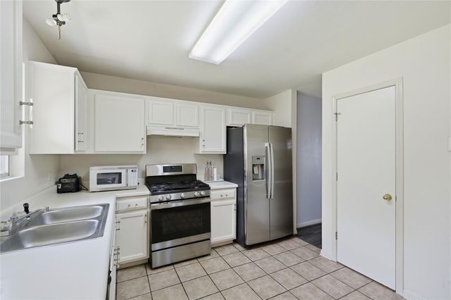 310 Raintree DR, Georgetown, TX 78626