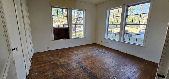 1028 E Walnut Street, Hillsboro, TX 76645