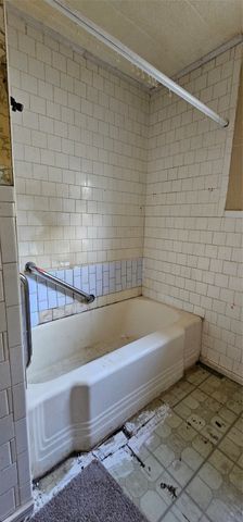 1028 E Walnut Street, Hillsboro, TX 76645