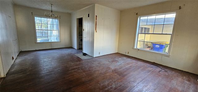 1028 E Walnut Street, Hillsboro, TX 76645