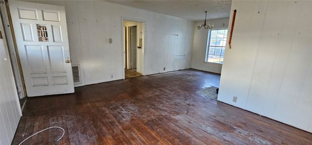 1028 E Walnut Street, Hillsboro, TX 76645