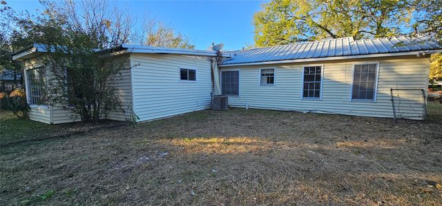 1028 E Walnut Street, Hillsboro, TX 76645