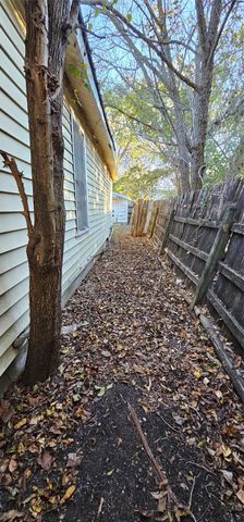 1028 E Walnut Street, Hillsboro, TX 76645