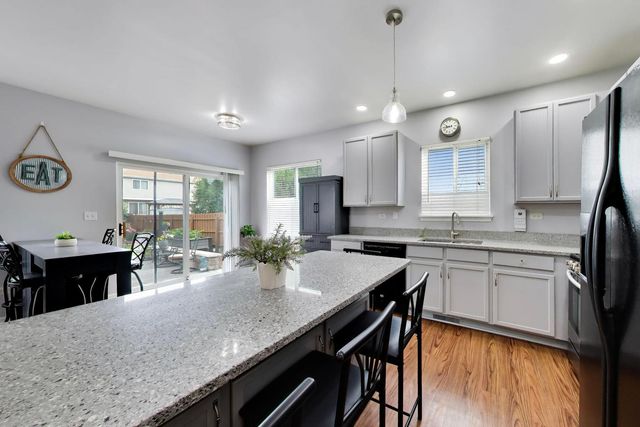 2426 Montclair Lane, Montgomery, IL 60538
