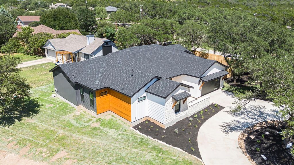 609 Cowal DR S, Briarcliff, TX 78669