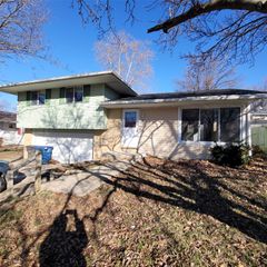 126 E Maxwelton Drive, Des Moines, IA 50315