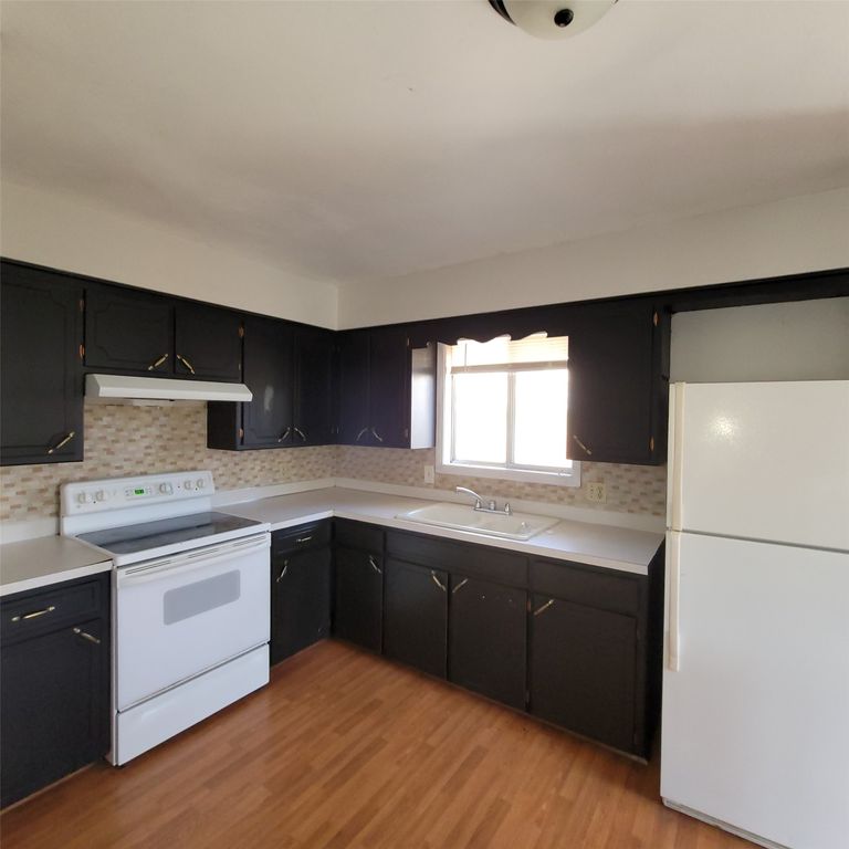 126 E Maxwelton Drive, Des Moines, IA 50315