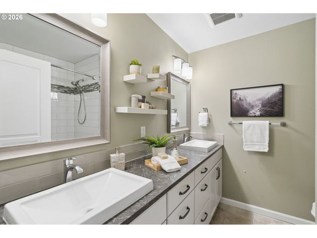 5678 Se BYRON Ct, Milwaukie, OR 97267