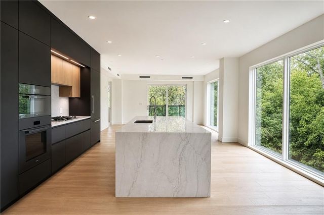 318 Sandy Springs Circle 230, Atlanta, GA 30328