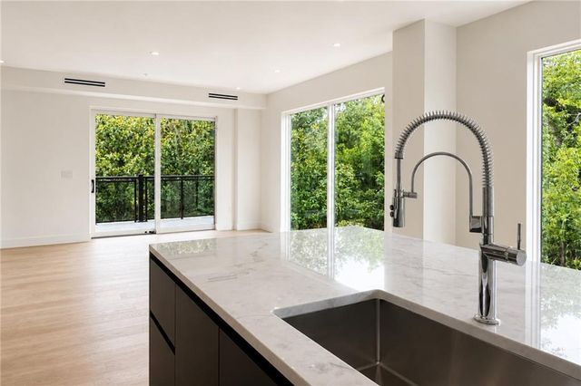 318 Sandy Springs Circle 230, Atlanta, GA 30328