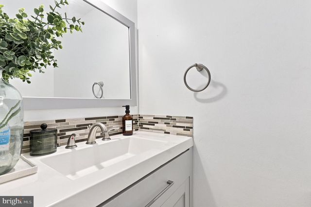 6 BRIGHTON DR, Gaithersburg, MD 20877