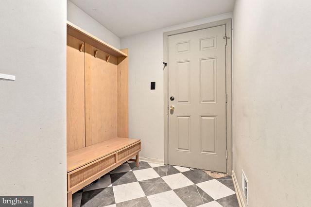 6 BRIGHTON DR, Gaithersburg, MD 20877