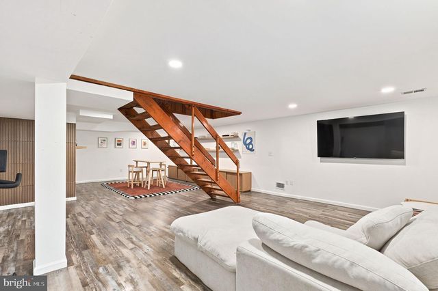 6 BRIGHTON DR, Gaithersburg, MD 20877