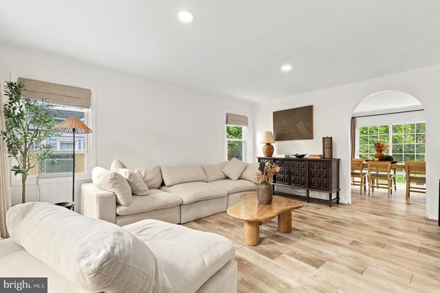 6 BRIGHTON DR, Gaithersburg, MD 20877