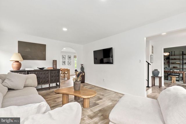 6 BRIGHTON DR, Gaithersburg, MD 20877