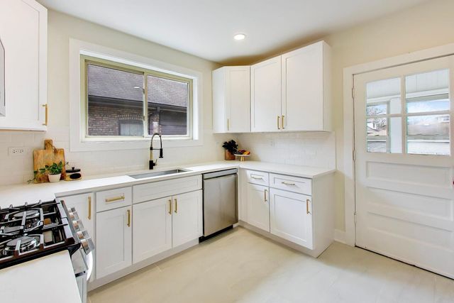 1442 S 15th Avenue, Maywood, IL 60153