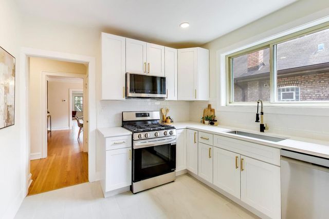 1442 S 15th Avenue, Maywood, IL 60153