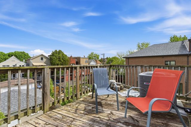 1742 W School Street, Chicago, IL 60657